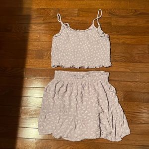 Worn once. Pale purple with daisy print